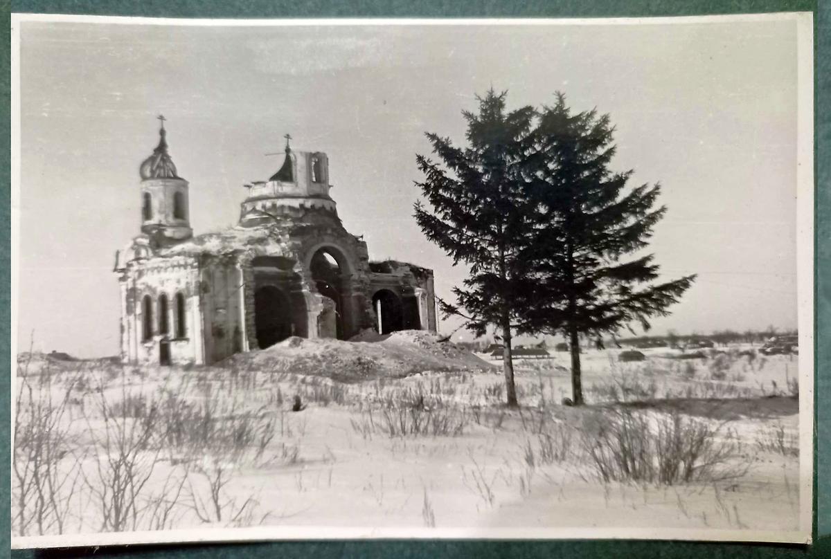 Фото 1942 г. с аукциона e-bay.de, архивная фотография. Церковь Покрова Пресвятой Богородицы (утраченная), Подбелевце (Мценский район и г. Мценск, Орловская область)