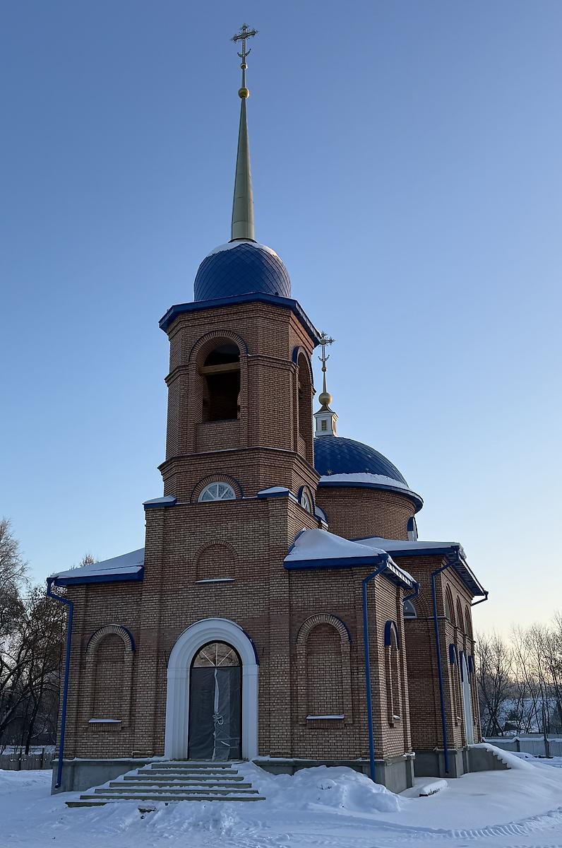 Западный фасад, фасады. Церковь Успения Пресвятой Богородицы на Коломенском кладбище (новая), Великие Луки (Великолукский район и г. Великие Луки, Псковская область)
