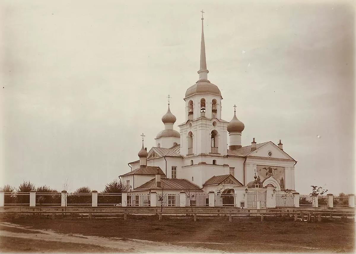 Церковь Введения Пресвятой Богородицы во Храм. Общий вид. 1901 г. Источник: pastvu.com, архивная фотография. Церковь Введения во храм Пресвятой Богородицы, Старая Русса (Старорусский район, Новгородская область)