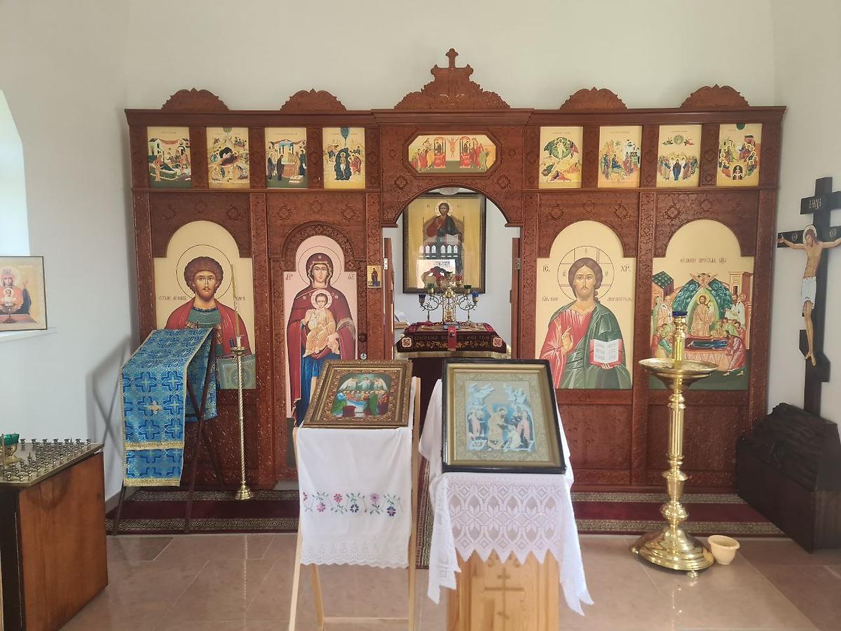 Вид на атарь , интерьер и убранство. Церковь Успения Пресвятой Богородицы, Глазово (Серпуховский городской округ и гг. Протвино, Пущино, Московская область)