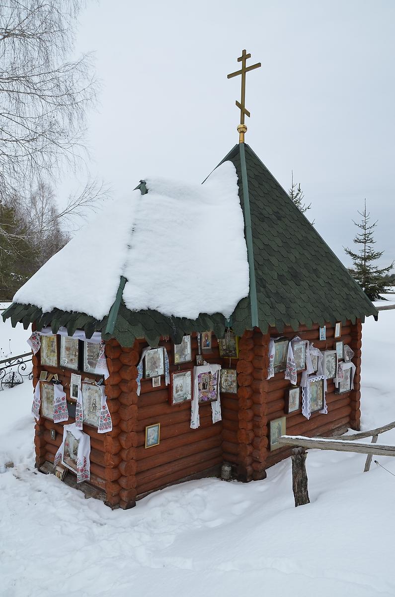 Вид с юго-запада, фасады. Неизвестная надкладезная часовня, Синявка (Новозыбковский район и г. Новозыбков, Брянская область)