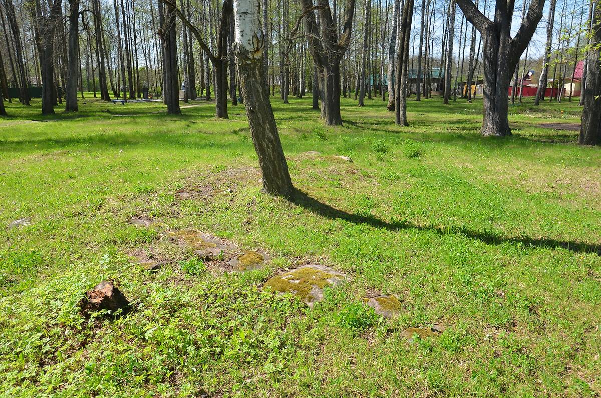 Фундамент утраченного храма, дополнительная информация. Церковь Николая Чудотворца, Шаровичи (Рогнединский район, Брянская область)