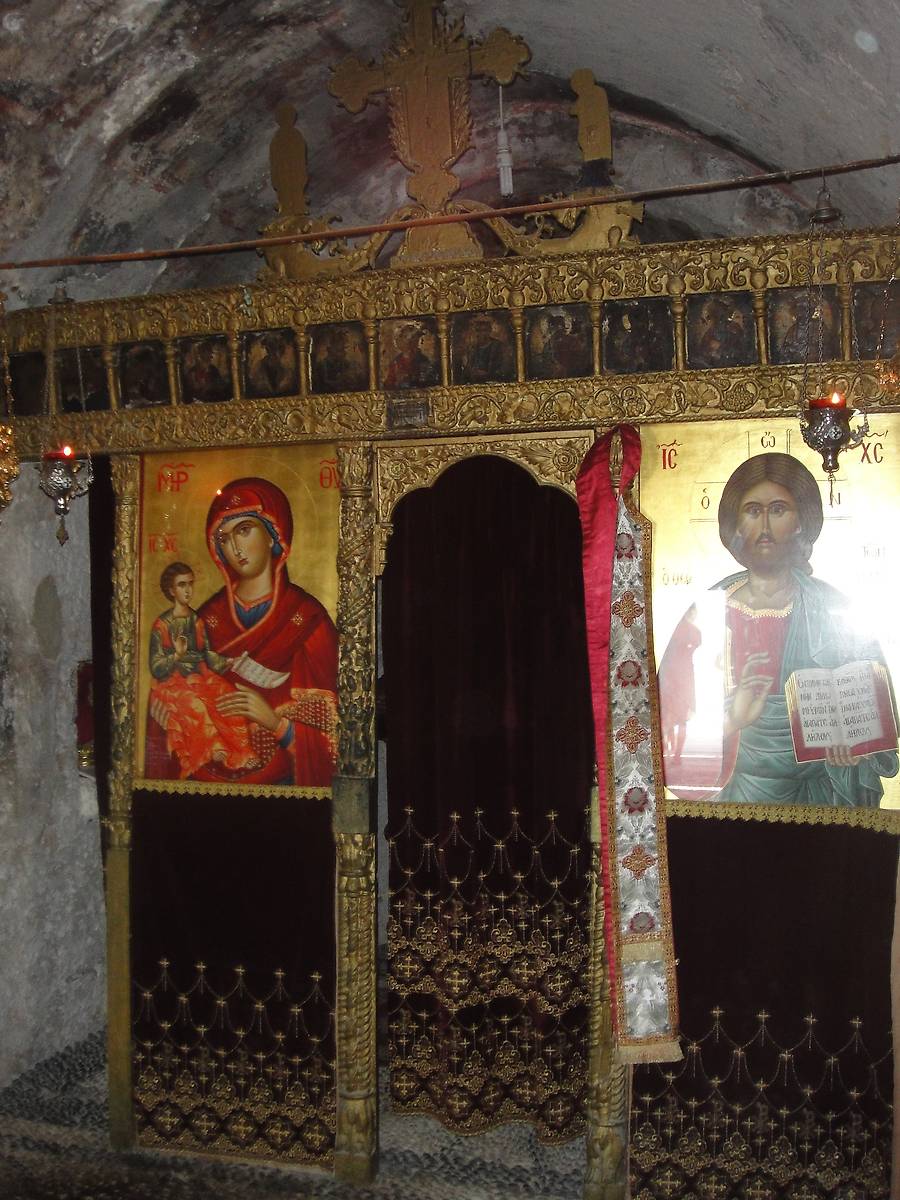 Верхний храм (Верхняя Цамбика), интерьер и убранство. Монастырь Богородицы Цамбика, Архангелос (Южные Эгейские острова (Περιφέρεια Νοτίου Αιγαίου), Греция)