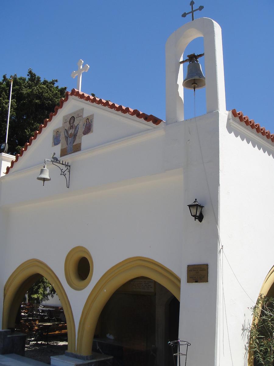 Нижний храм (Нижняя Цамбика), фасады. Монастырь Богородицы Цамбика, Архангелос (Южные Эгейские острова (Περιφέρεια Νοτίου Αιγαίου), Греция)