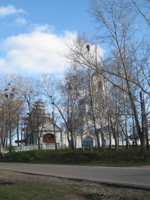 Справа - церковь Николая Чудотворца, слева - Казанская церковь, дополнительная информация. Храмовый комплекс. Церкви Николая Чудотворца и Казанской иконы Божией Матери, Гремячево (Кулебакский район, Нижегородская область)