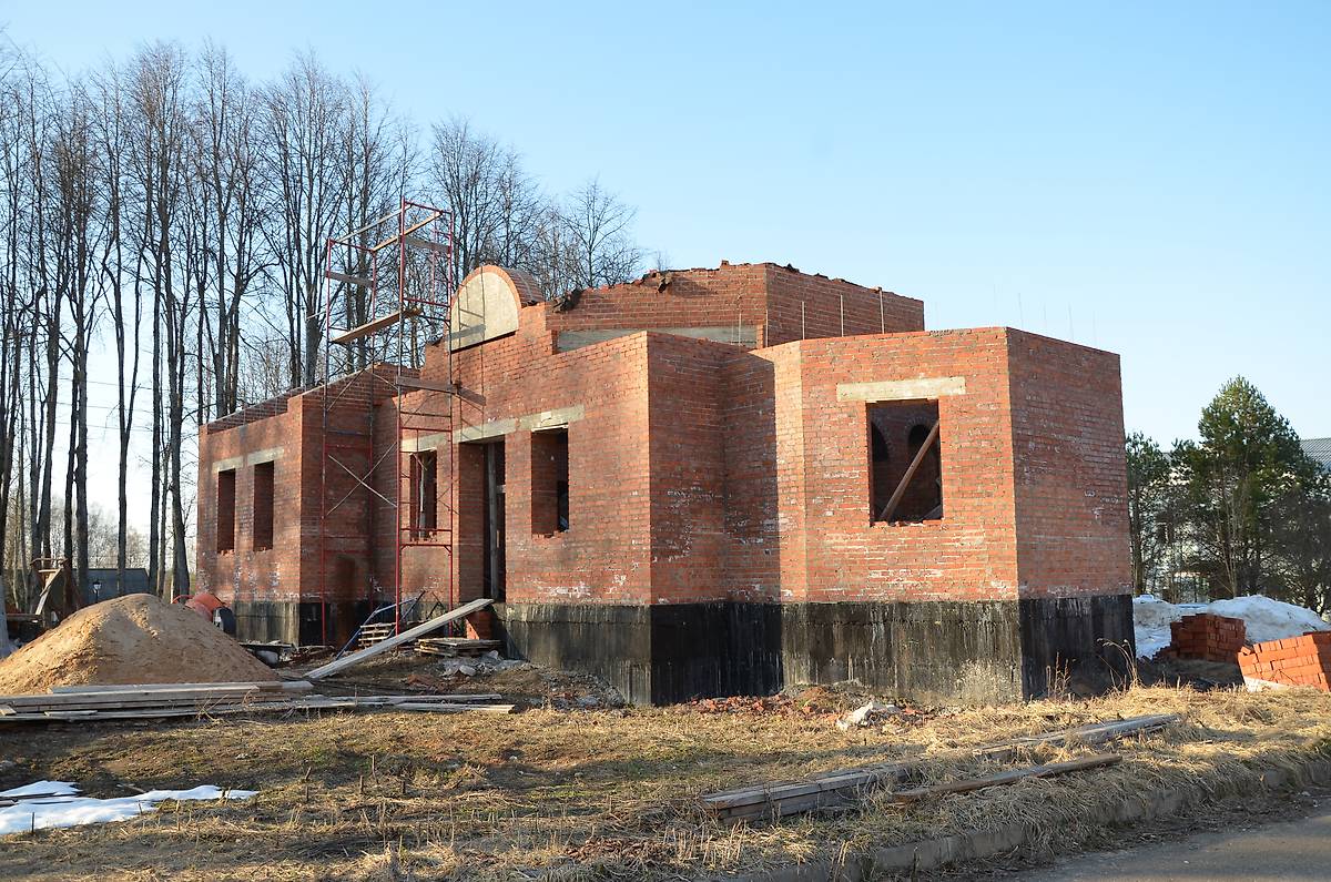 документальные фотографии. Церковь Николая Чудотворца (строящаяся), Износки (Износковский район, Калужская область)