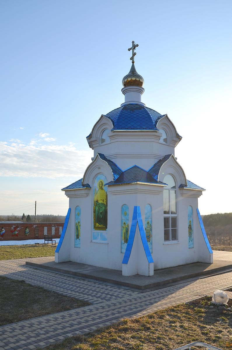 Вид с северо-востока, фасады. Часовня Смоленской иконы Божией Матери, Ивановское (Износковский район, Калужская область)