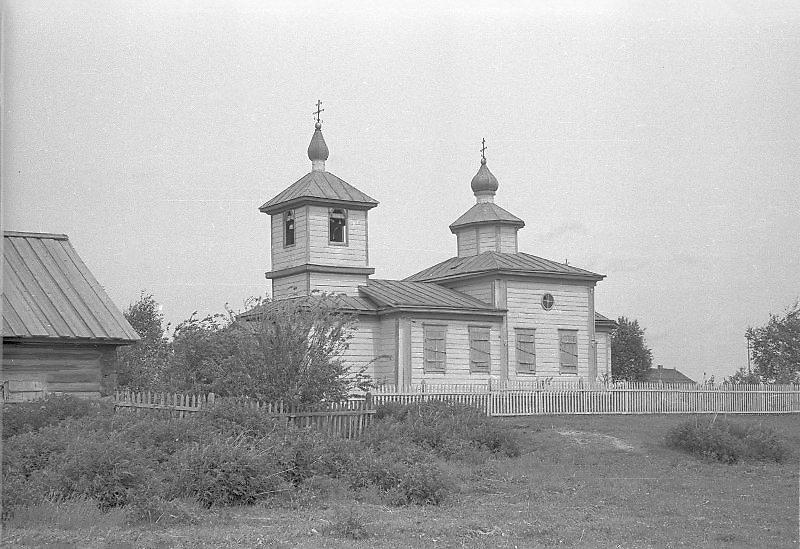 Фото 1962 года из фондов Красноярского краевого краеведческого музея. Автор Валерий Степанович Лесин, архивная фотография. Церковь Покрова Пресвятой Богородицы, Большая Сосновка (Назаровский район, Красноярский край)