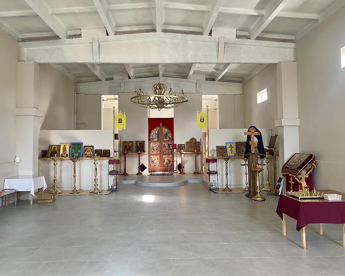 Вид от входа, интерьер и убранство. Церковь Успения Пресвятой Богородицы (новая) на Громовском старообрядческом кладбище, Московский район (Санкт-Петербург, г. Санкт-Петербург)