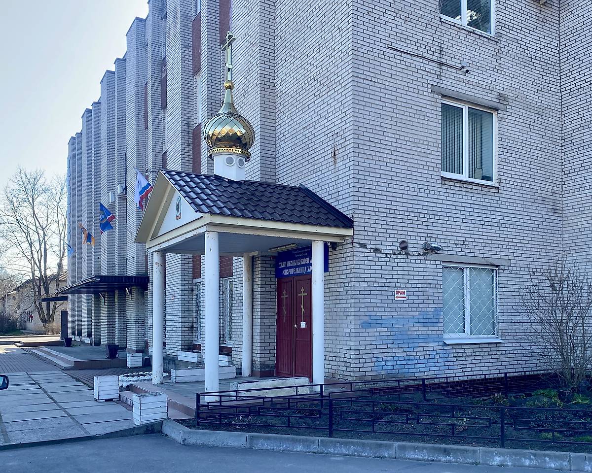 Вид с СВ, фасады. Церковь иконы Божией Матери "Спорительница хлебов", Большие Колпаны (Гатчинский район, Ленинградская область)