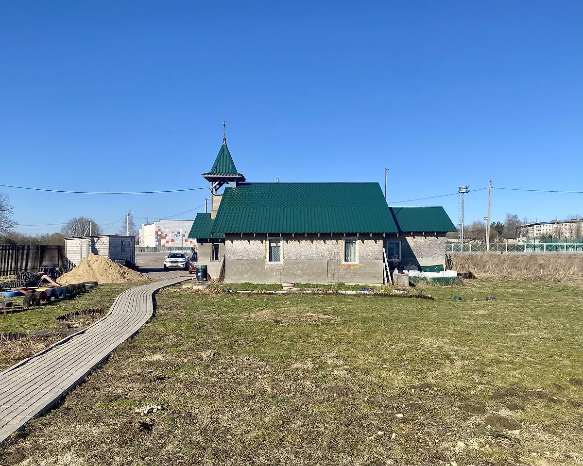 Трапезная, вид от храма, дополнительная информация. Церковь Николая Чудотворца, Войсковицы (Гатчинский район, Ленинградская область)