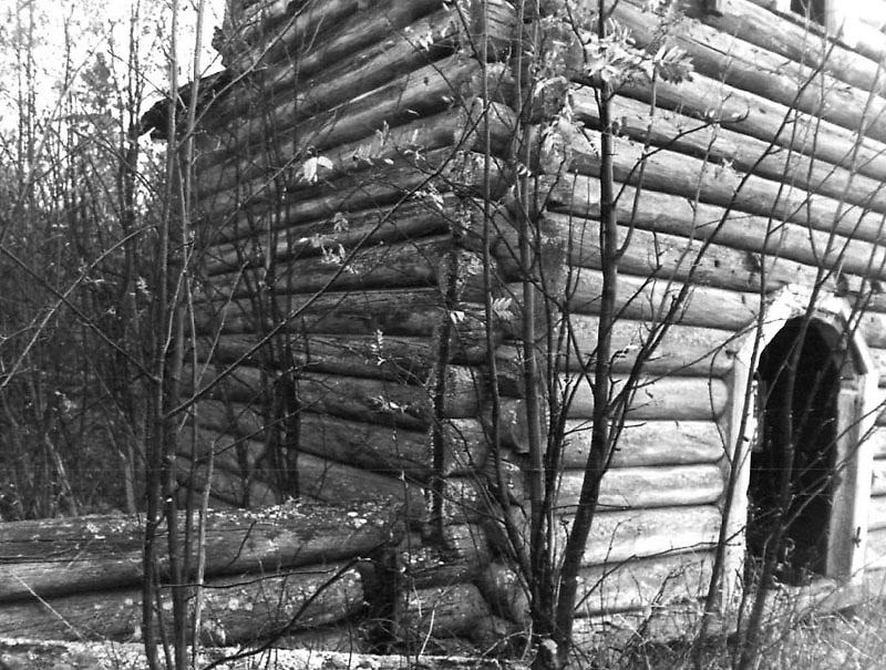 Четверик колокольни. Фото из паспорта ОКН. , архивная фотография. Колокольня Лукостровского погоста, Лукостровская, урочище (Пудожский район, Республика Карелия)