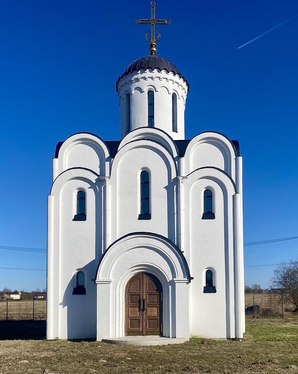 Вид с запада, фасады. Церковь Царственных страстотерпцев, Войсковицы, деревня (Гатчинский район, Ленинградская область)