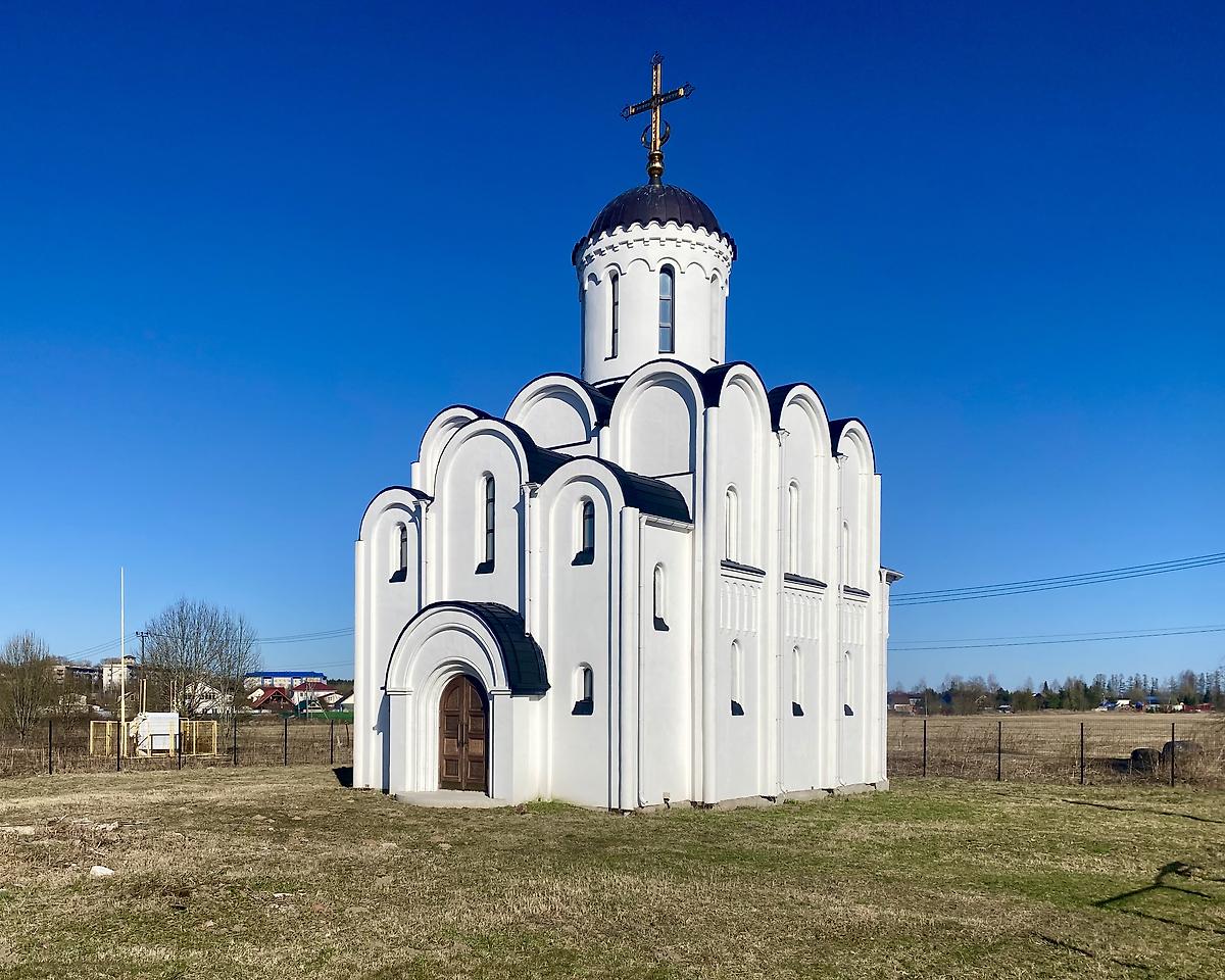Вид с ЮЗ, фасады. Церковь Царственных страстотерпцев, Войсковицы, деревня (Гатчинский район, Ленинградская область)