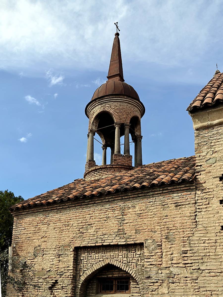 архитектурные детали. Преображенский женский монастырь при дворце царицы Дареджан. Церковь Преображения Господня, Исанский район (Тбилиси, город, Грузия)