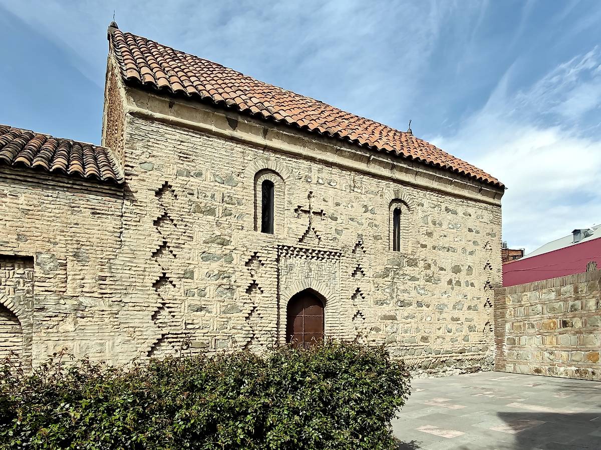 архитектурные детали. Преображенский женский монастырь при дворце царицы Дареджан. Церковь Преображения Господня, Исанский район (Тбилиси, город, Грузия)