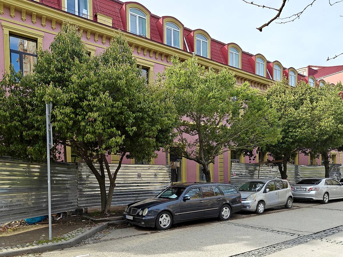 Здание православной гимназии, в котором находится домовая церковь, дополнительная информация. Домовая церковь Нины равноапостольной при Духовной гимназии, Батуми (Аджария, Грузия)