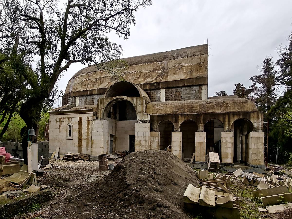 Строящаяся церковь, документальные фотографии. Церковь Георгия Победоносца (строящаяся), Ахалсопели (Аджария, Грузия)