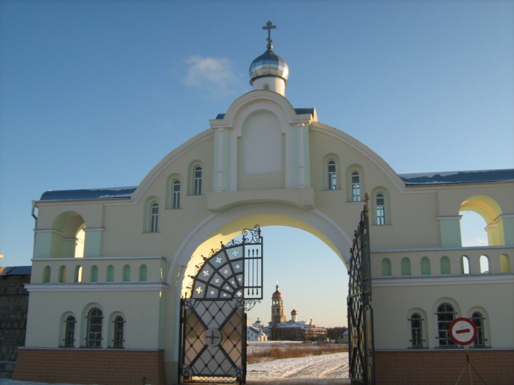 дополнительная информация. Иоанно-Богословский Савво-Крыпецкий мужской монастырь. Часовня Иоанна Богослова в Святых вратах, Крыпецкое (Псковский район, Псковская область)
