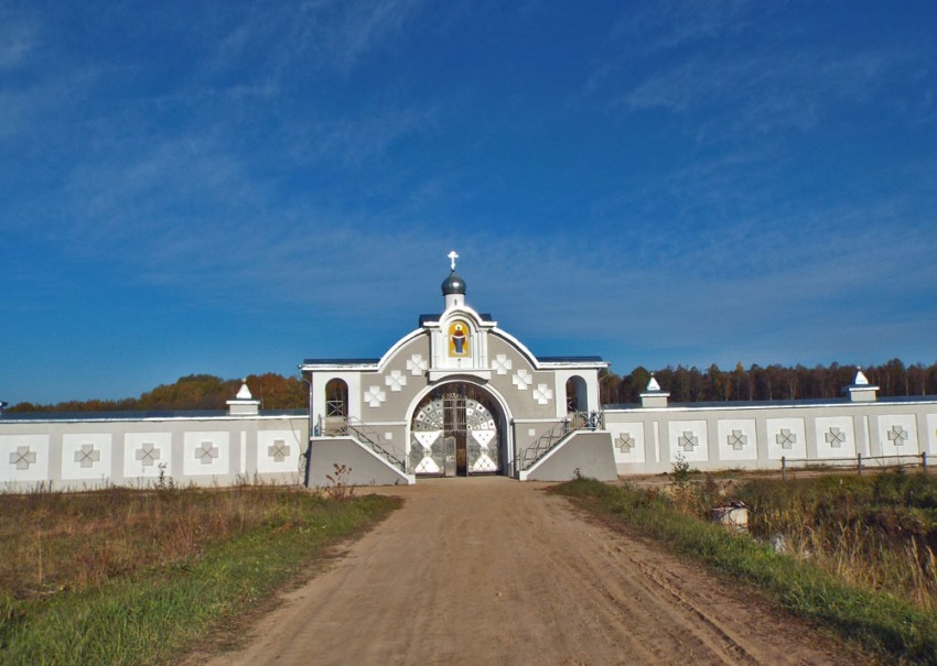 Иоанно-Богословский Савво-Крыпецкий мужской монастырь. Часовня Иоанна Богослова в Святых вратах-Крыпецкое-Псковский район-Псковская область