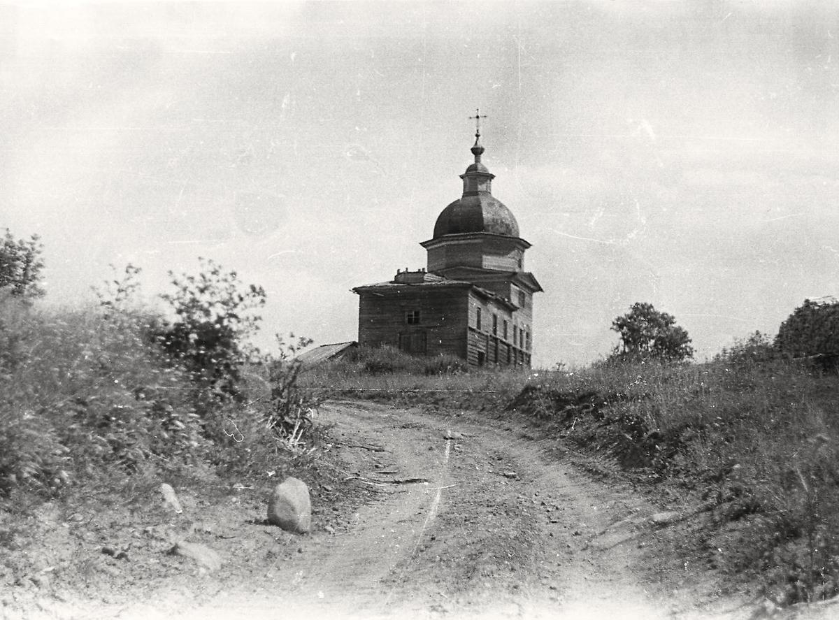 Вид с юго-запада. Фото 1970-х годов из архива ГАУ НПЦ (Архангельск). ru-monuments.toolforge.org, архивная фотография. Часовня Георгия Победоносца и Петра и Павла, Климшино (Вельский район, Архангельская область)