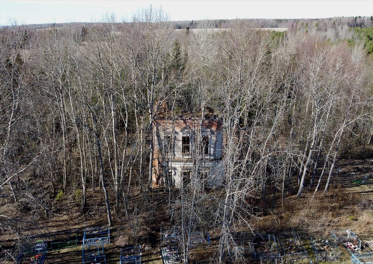 общий вид в ландшафте. Церковь Николая Чудотворца, Горки, урочище (Сусанинский район, Костромская область)