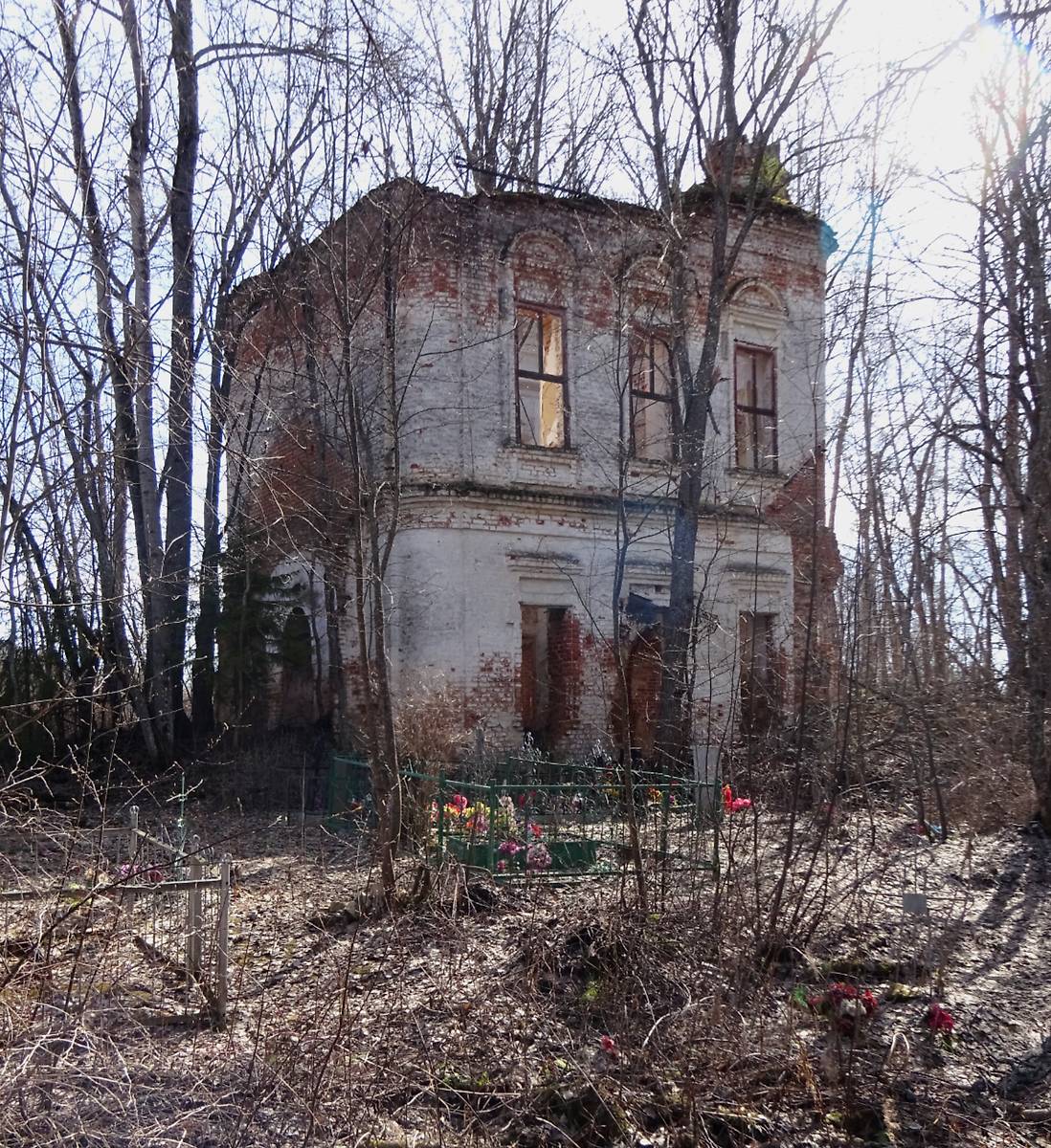 общий вид в ландшафте. Церковь Николая Чудотворца, Горки, урочище (Сусанинский район, Костромская область)