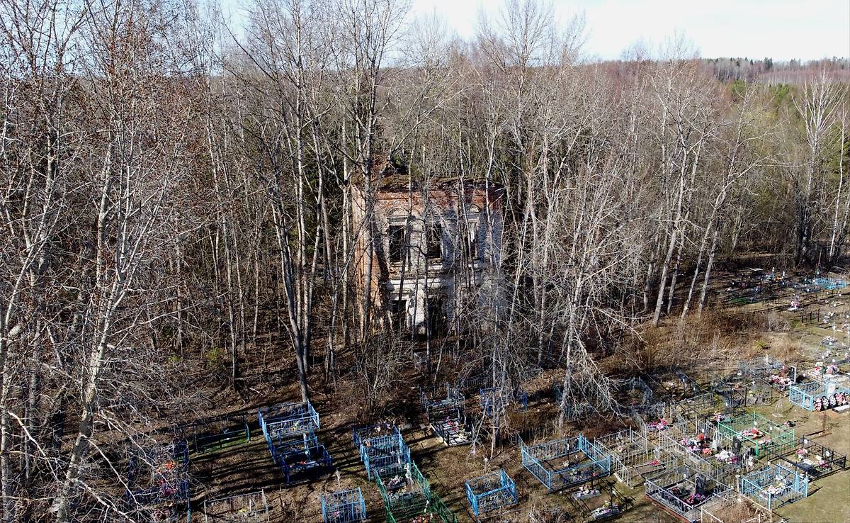 общий вид в ландшафте. Церковь Николая Чудотворца, Горки, урочище (Сусанинский район, Костромская область)
