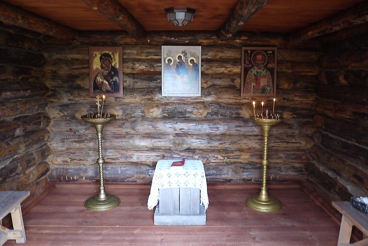Внутри часовни, интерьер и убранство. Часовня Троицы Живоначальной, Троицк (Троицкий район и г. Троицк, Челябинская область)