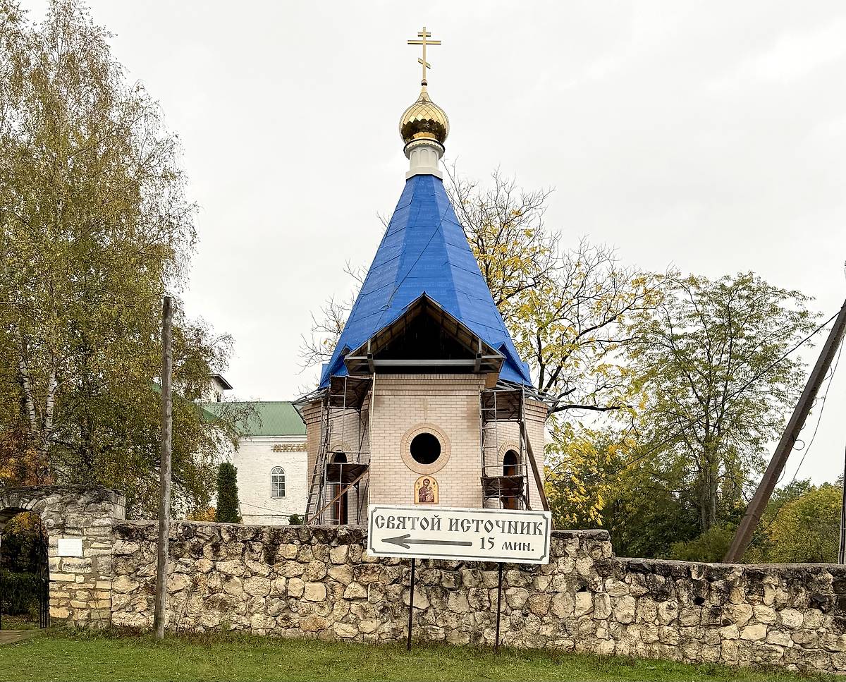Вид с северо-запада, документальные фотографии. Михаило-Афонская Закубанская пустынь. Неизвестная церковь при входе, Победа (Майкопский район, Республика Адыгея)