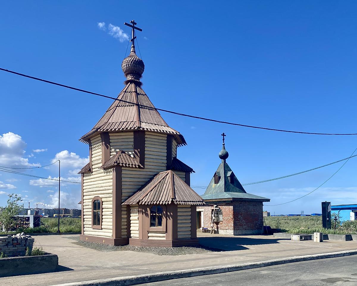 Вид с ЮВ, фасады. Церковь Успения Пресвятой Богородицы на городском кладбище, Норильск (Норильск, город, Красноярский край)