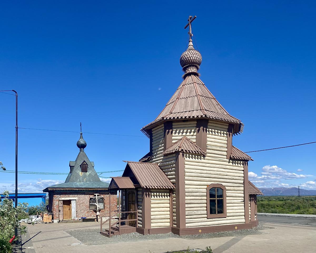 Вид с ЮЗ, фасады. Церковь Успения Пресвятой Богородицы на городском кладбище, Норильск (Норильск, город, Красноярский край)