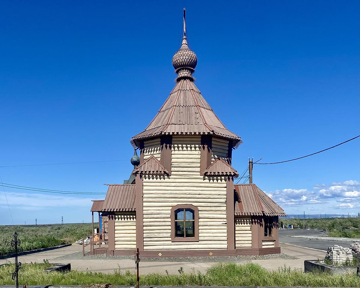 Южный фасад, фасады. Церковь Успения Пресвятой Богородицы на городском кладбище, Норильск (Норильск, город, Красноярский край)