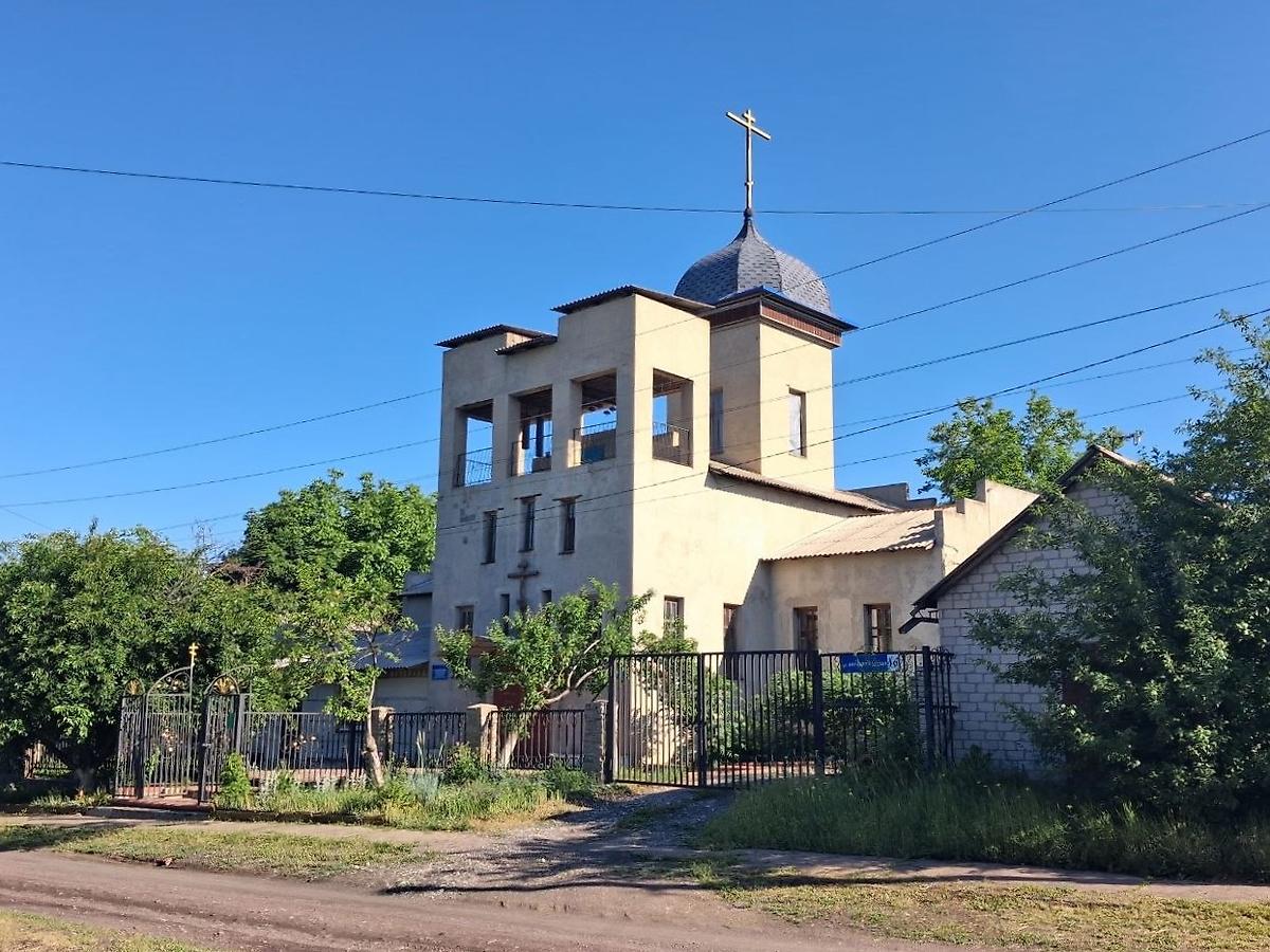 общий вид в ландшафте. Церковь Казанской иконы Божией Матери, Щётово (Антрацитовский район и г. Антрацит, Украина, Луганская область)