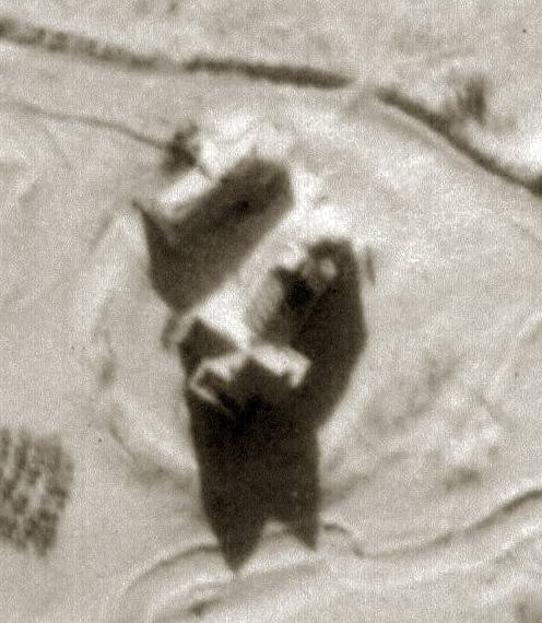 Вид на храм с воздуха. Фото 1942 г. с аукциона e-bay.de, архивная фотография. Церковь Троицы Живоначальной (утраченная), Скорицкое (Репьёвский район, Воронежская область)