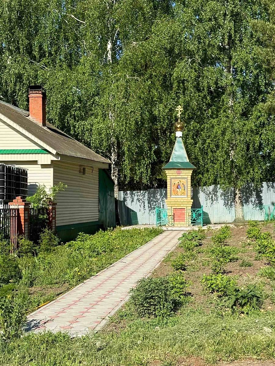 общий вид в ландшафте. Часовня Троицы Живоначальной, Тобурданово (Канашский район и г. Канаш, Республика Чувашия)