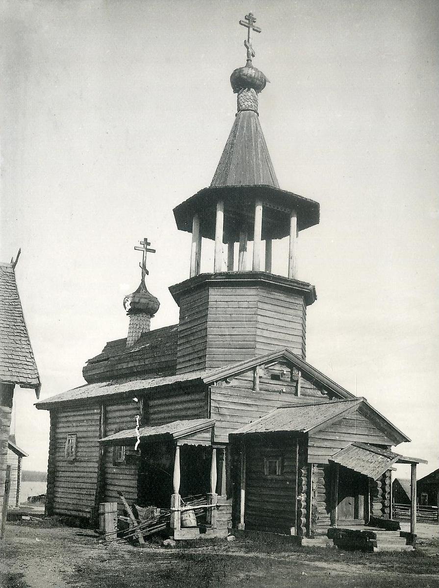 Фото 1927 года из фондов Российского этнографического музея. Автор Д.А. Золотарёв, архивная фотография. Часовня Спаса Нерукотворного Образа, Калевала (Калевальский район, Республика Карелия)