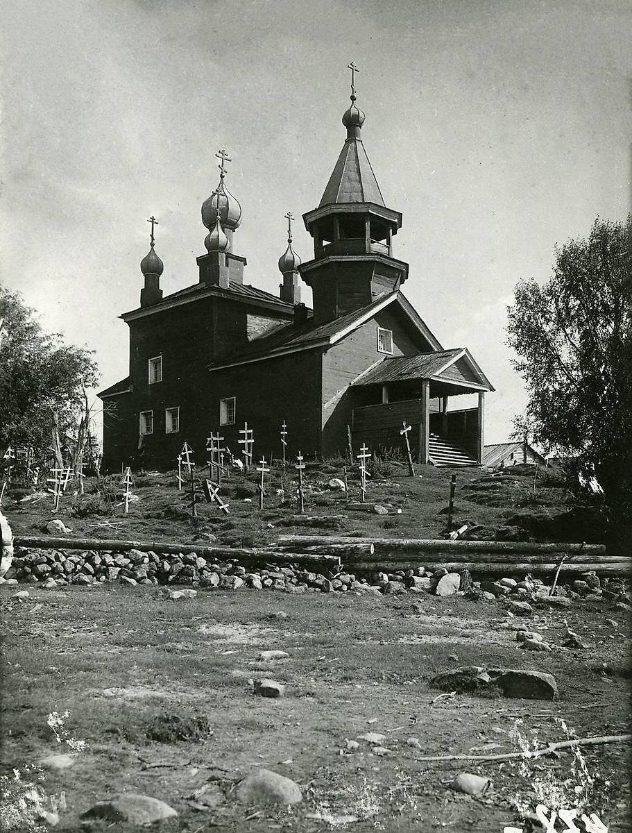 Фото 1927 года из фондов Российского этнографического музея. Автор А.А. Беликов, архивная фотография. Церковь Илии Пророка (старая), Ведлозеро (Пряжинский район, Республика Карелия)