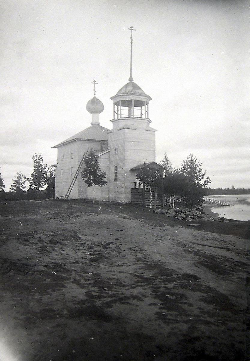Фото 1927-1928 годов из фондов Российского этнографического музея. Автор Л.Л. Капица, архивная фотография. Церковь Рождества Пресвятой Богородицы, Бабья Губа, урочище (Костомукша, город, Республика Карелия)