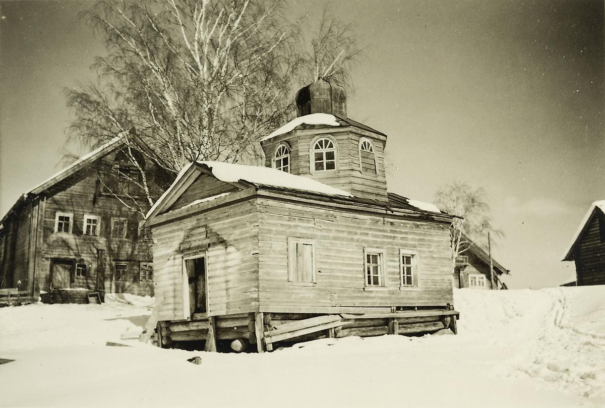 Фото 1942-1943 годов с сайта finna.fi. Автор Aino Puosi, архивная фотография. Неизвестная часовня, Яковлевское, урочище (Олонецкий район, Республика Карелия)