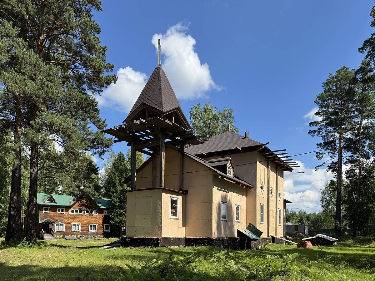 Вид с юго-запада, документальные фотографии. Церковь Софрония, епископа Иркутского (строящаяся), Шаманка (Шелеховский район, Иркутская область)