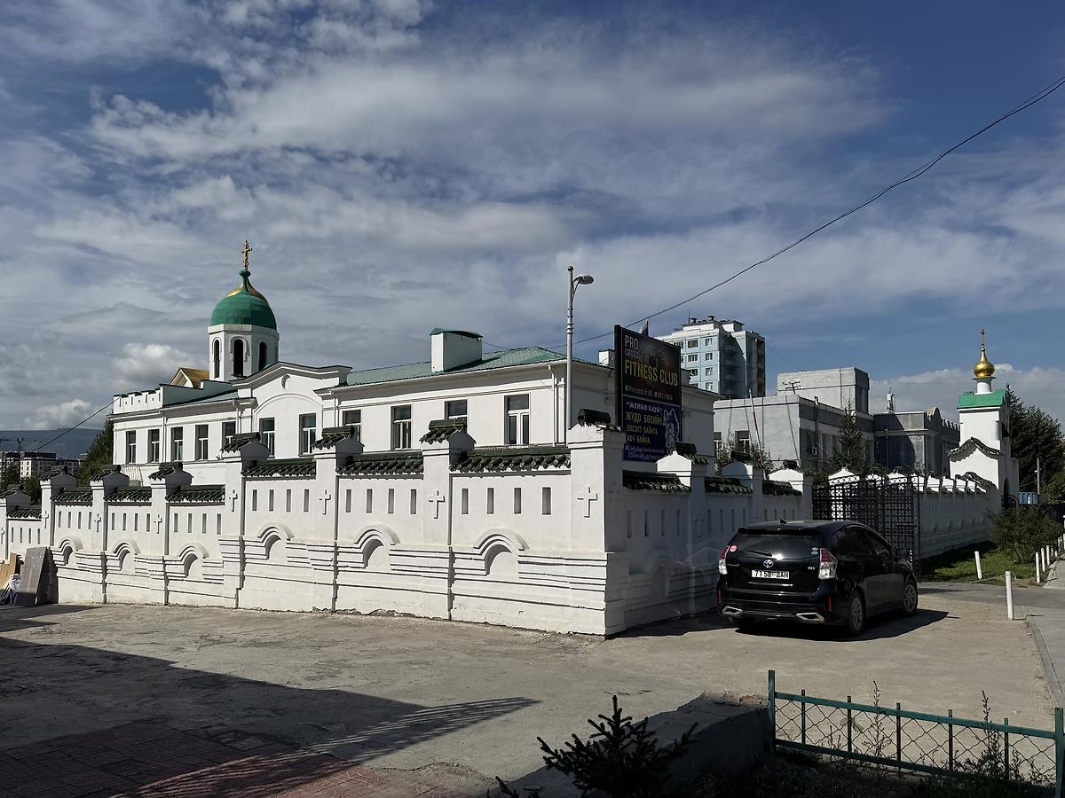 Приходской комплекс, вид с просп. Мира, дополнительная информация. Церковь Троицы Живоначальной (временная), Улан-Батор (Монголия, Прочие страны)