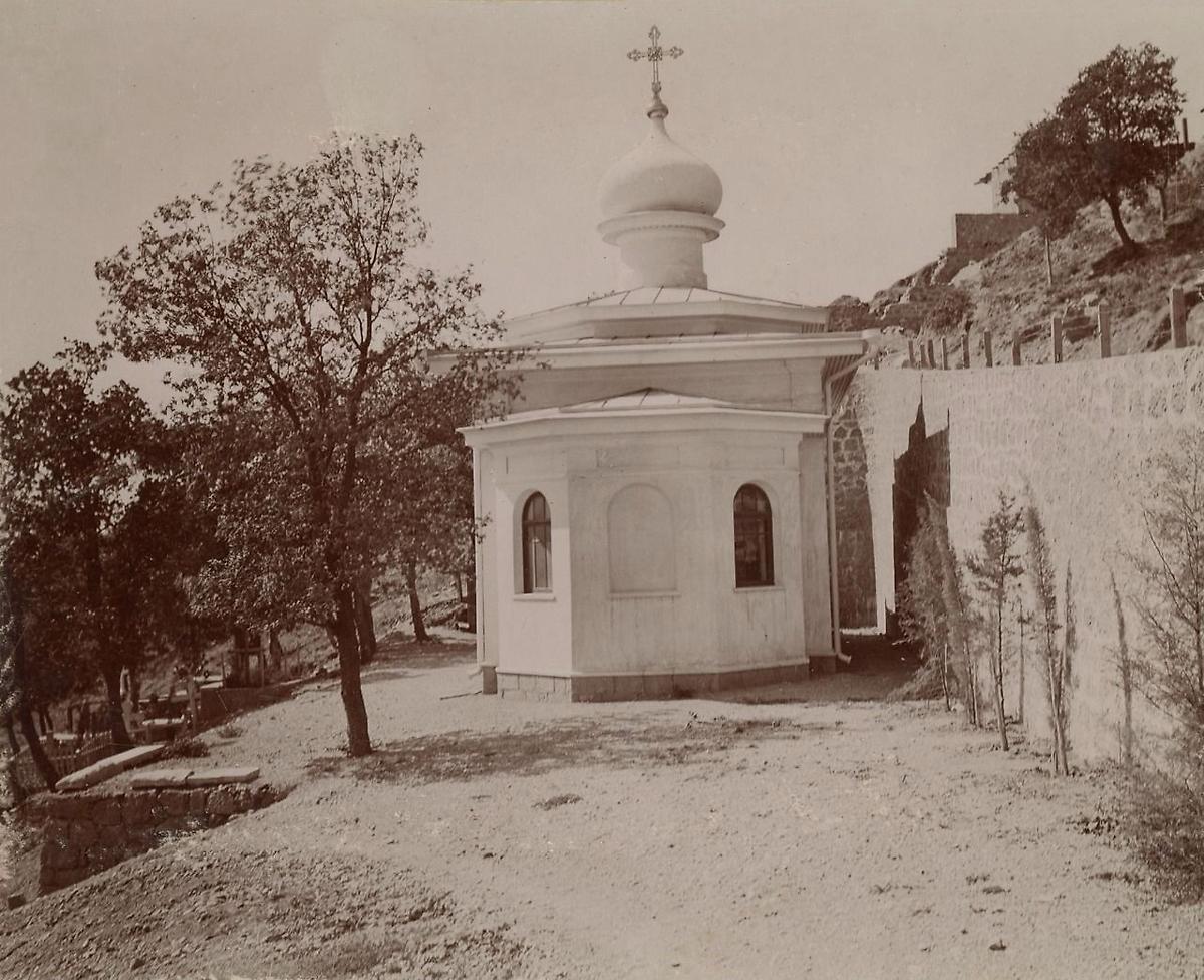 Старинное фото из частного архива, архивная фотография. Часовня Всех Святых, Алупка (Ялта, город, Республика Крым)