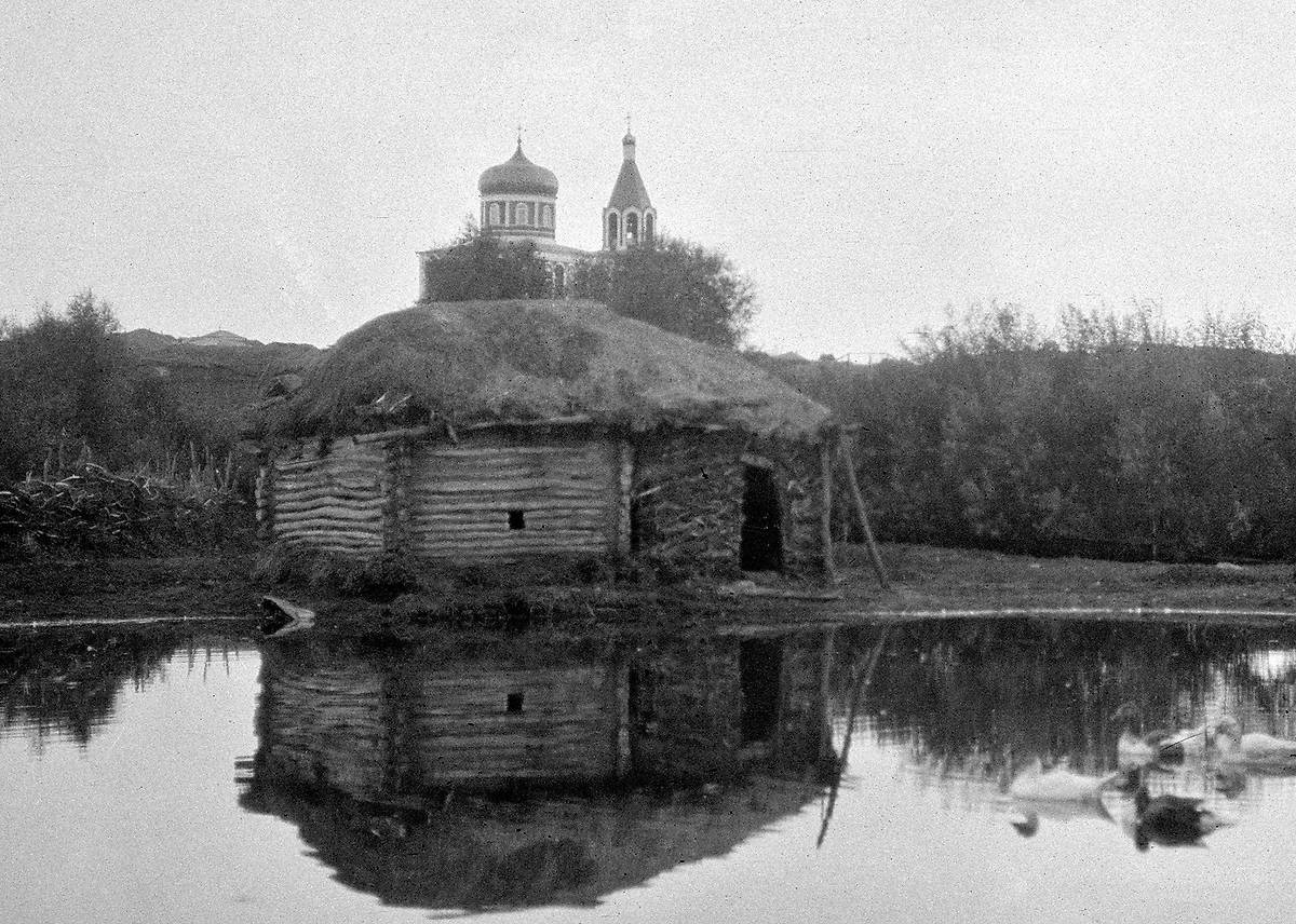 Фото 1914 года с сайта finna.fi. Автор A.O. Väisänen, архивная фотография. Церковь Казанской иконы Божией Матери, Борискино (Матвеевский район, Оренбургская область)