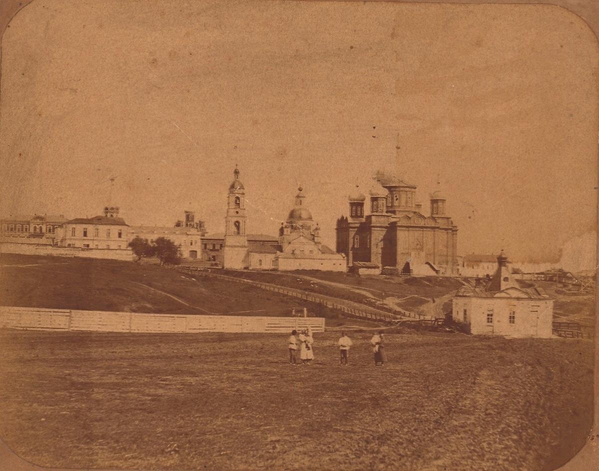 Уникальное фото, на котором запечатлён первый каменный Спасский собор (в центре)., архивная фотография. Собор Спаса Нерукотворного Образа (старый), Саранск (Саранск, город, Республика Мордовия)